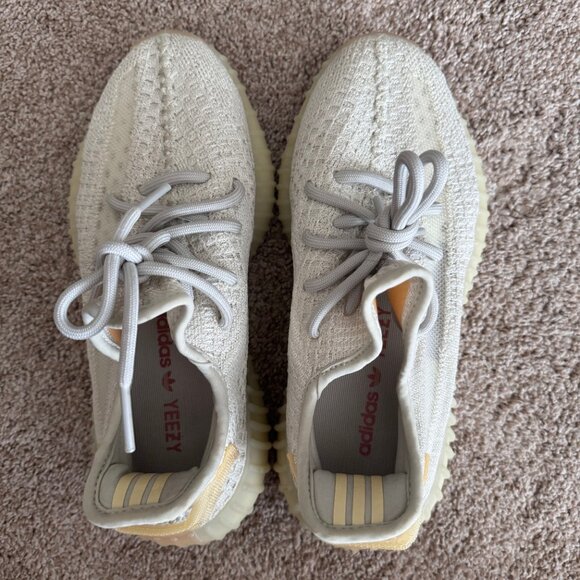 Yeezy's Boost 350 V2 - Pale Yellow size 6 US Women's - Picture 5 of 5